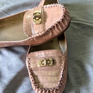 NWOT pink Bandolino flats